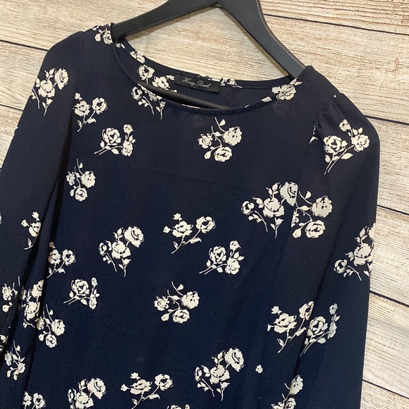 Small | navy blue shift style dress with white floral design - Picture 3 of 7